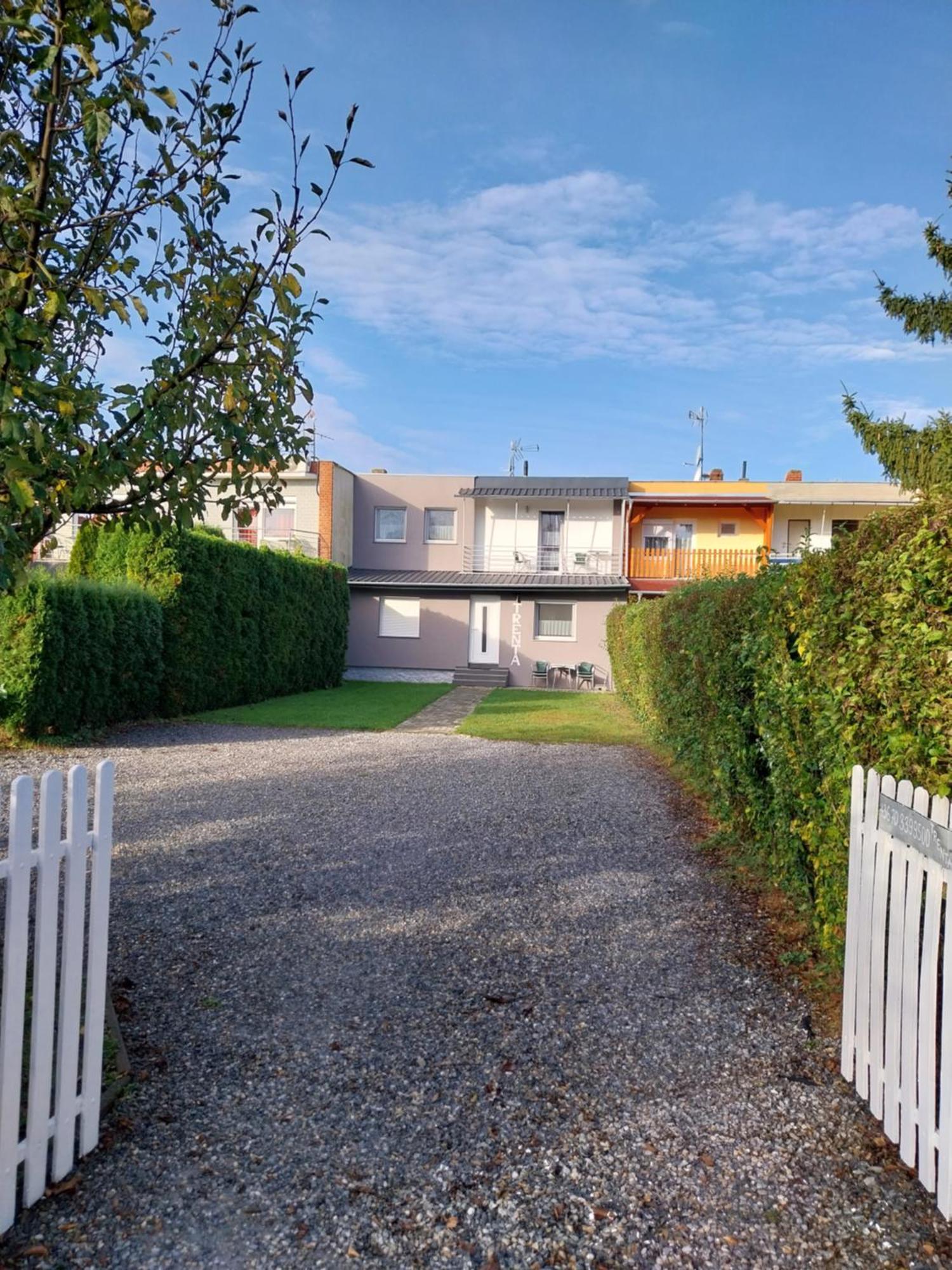 Trenta Apartman Buekfuerdo Exterior photo